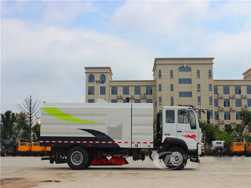 重汽8噸掃路車(chē)