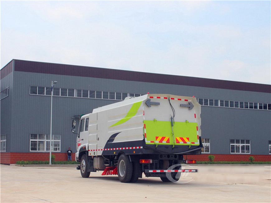 重汽8噸掃路車(chē)